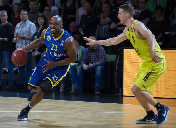 瞬息万变的 瞬息万变的